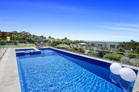 Perla Marina - Luxury Family Retreat with heated pool spa playground