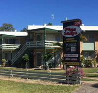 Pine Lodge - Grafton Accommodation
