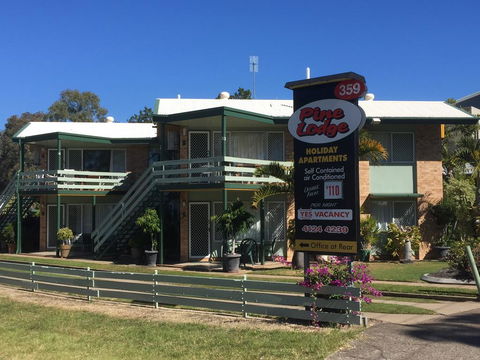 Pine Lodge - Grafton Accommodation 0