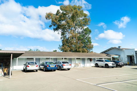 Plumpton Hotel - Grafton Accommodation 1