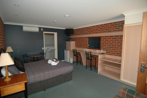 Poachers Paradise - Grafton Accommodation 3
