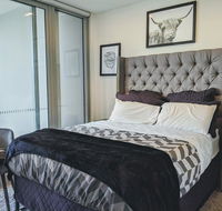Presidential 3-bed 2-bath balcony with pool included - Grafton Accommodation