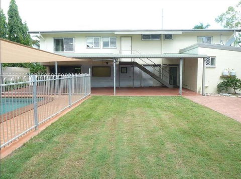 Private Abode And Handy Location With A Pool - Grafton Accommodation 1