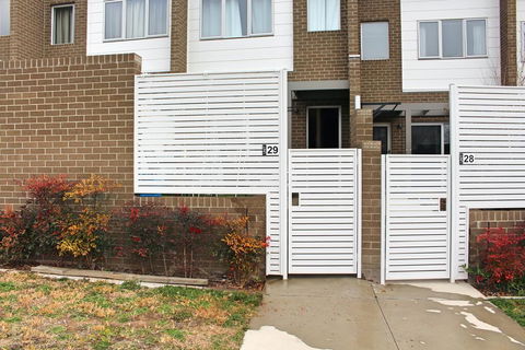 Private Room, Awesome Amenities - Molonglo Valley - Grafton Accommodation 1