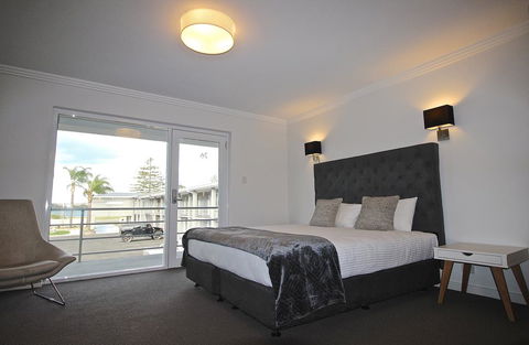 Quays Hotel - Grafton Accommodation 1
