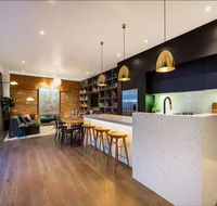 Readyset Glashouse Melbourne - Grafton Accommodation