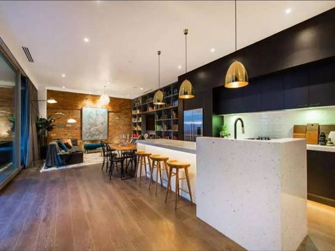 Readyset Glashouse Melbourne - Grafton Accommodation 0