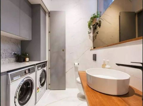 Readyset Glashouse Melbourne - Grafton Accommodation 1