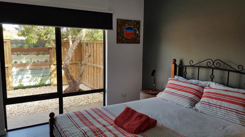 Red Ochre - Large 1BR With Private Courtyard - Grafton Accommodation 0