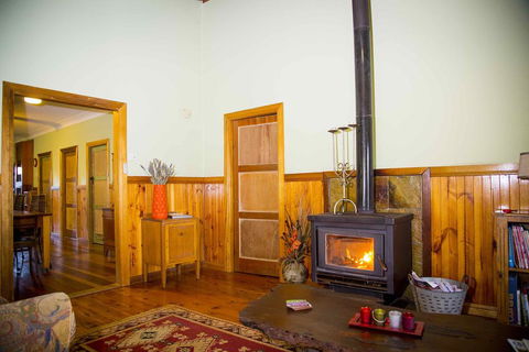Red Tractor Retreat - Grafton Accommodation 0