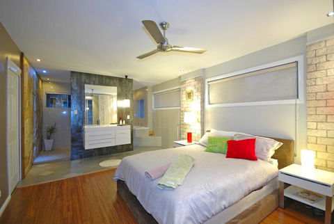 Reiki Spectacular House - Grafton Accommodation 1