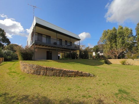 Relax Where The River Meets The Ocean - Grafton Accommodation 0