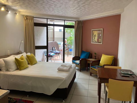 RENTAL: All $ Inclusive, Tidy Renovated Studio Apartment On The Strand, Pool,  - Grafton Accommodation 1