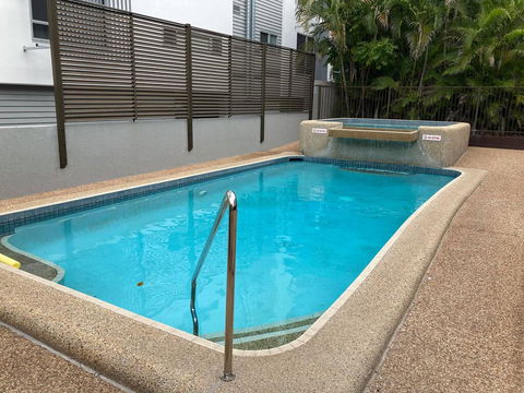RENTAL: All $ Inclusive, Tidy Renovated Studio Apartment On The Strand, Pool,  - Grafton Accommodation 2
