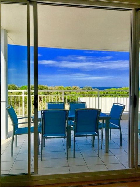 RESORT OCEAN FRONT SUITE 2222 - Grafton Accommodation 3