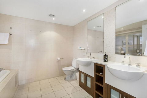 RESORT OCEAN FRONT SUITE 2222 - Grafton Accommodation 1