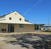 RETRO FUNNY FARM - Grafton Accommodation