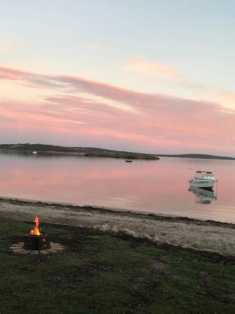Rising Tide Beach House - Grafton Accommodation 3