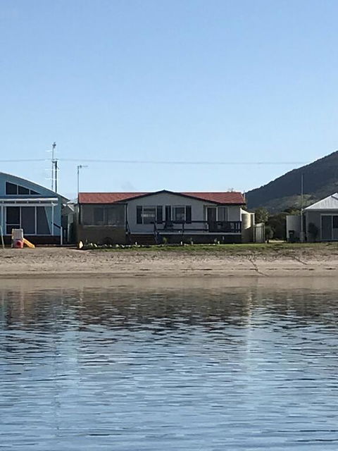 Rising Tide Beach House - Grafton Accommodation 2