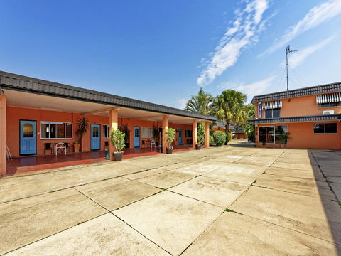 Riviera Motel Bundaberg - Grafton Accommodation 1