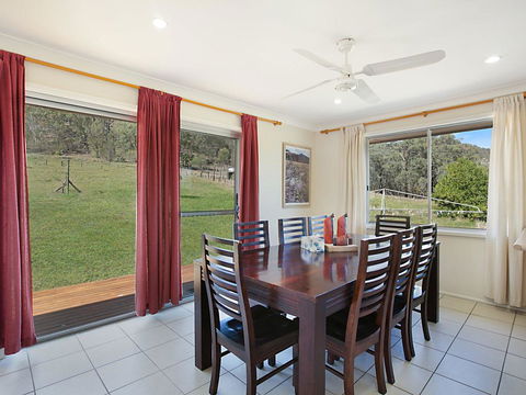 Rosamund House In Broke, 4br House In Walking Distance To Cellar Doors - Grafton Accommodation 3