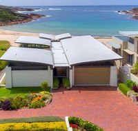 Sails on the Beachfront - Exclusive Seaside Home - Grafton Accommodation