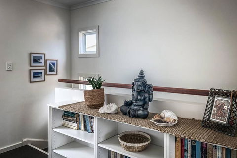 Samphire Beach House - Grafton Accommodation 3