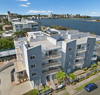Sandy Shores Luxury Holiday Units - Grafton Accommodation