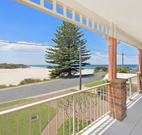 SEASCAPE - An Enticing Lakeside Escape - Grafton Accommodation