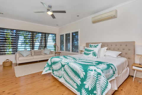 Seascape Luxury Beachfront House - Grafton Accommodation 0