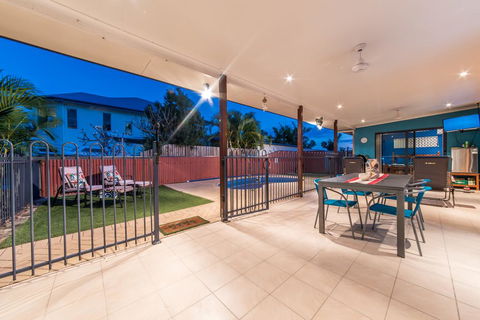 Seaside Hideaway- Hideaway Bay - Grafton Accommodation 1