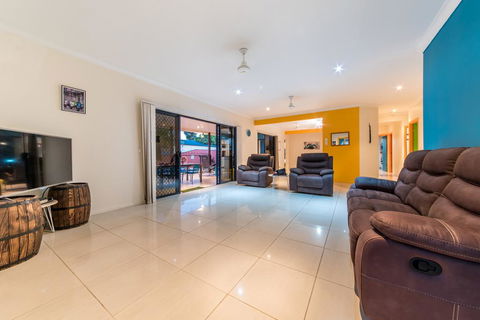 Seaside Hideaway- Hideaway Bay - Grafton Accommodation 3