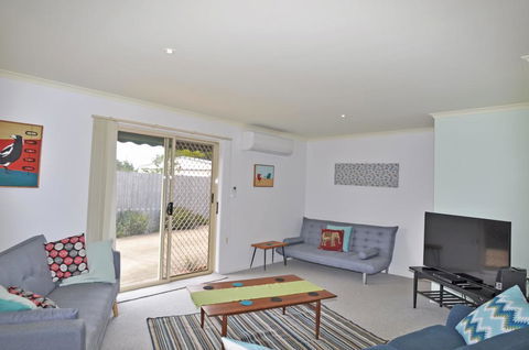 SERRELL BY THE SEA - PET FRIENDLY - Grafton Accommodation 3