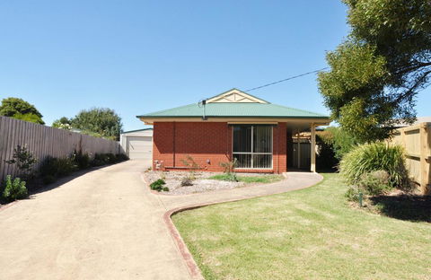 SERRELL BY THE SEA - PET FRIENDLY - Grafton Accommodation 0