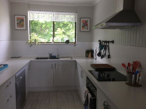 Shanti By The Sea - Grafton Accommodation 1