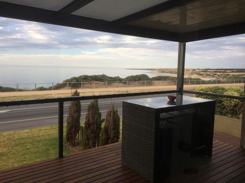 Shanti By The Sea - Grafton Accommodation 2