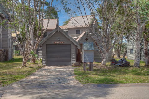 Sharpys Chalet - Grafton Accommodation 3