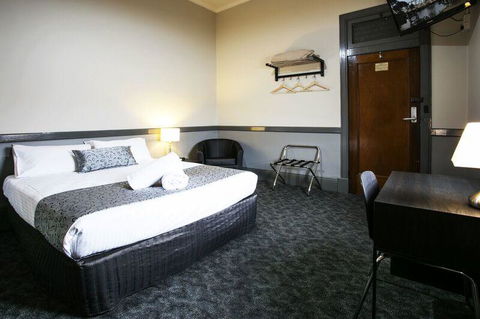 Shenanigans At The Imperial - Grafton Accommodation 3
