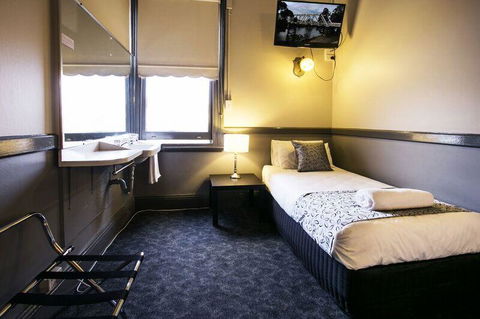 Shenanigans At The Imperial - Grafton Accommodation 1