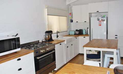 SHORE BEATS WORK - INVERLOCH - Grafton Accommodation 1