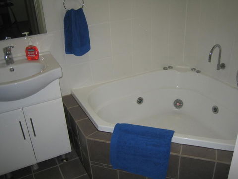 Showgrounds Cottage Naracoorte - Grafton Accommodation 3