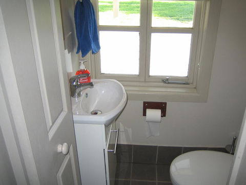 Showgrounds Cottage Naracoorte - Grafton Accommodation 2