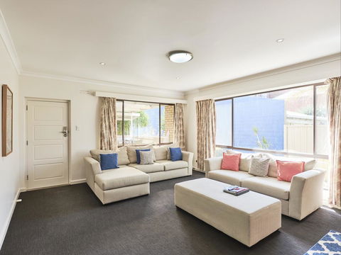 Skymirror Villa - Grafton Accommodation 2