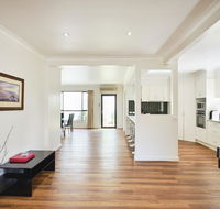Skymirror Villa - Grafton Accommodation