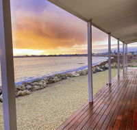 Smart Beach House  Pelican Point - Grafton Accommodation