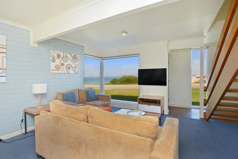 South Seas Beachfront Apartments - Grafton Accommodation 3