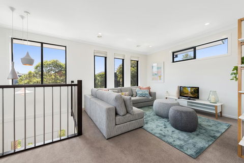 Spacious 4-Bed House With Parking And Backyard - Grafton Accommodation 0