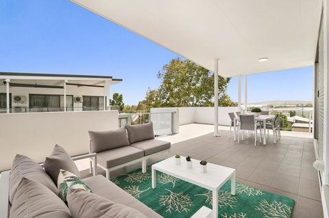Spacious Apartment With Generous Entertaining - Grafton Accommodation 0