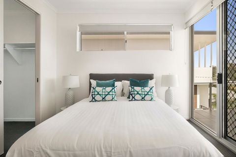 Spacious Apartment With Generous Entertaining - Grafton Accommodation 3