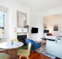 Spacious Studio With Balcony in Inner-City Glebe - Grafton Accommodation